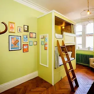Hostel Mrs Potts, Cardiff